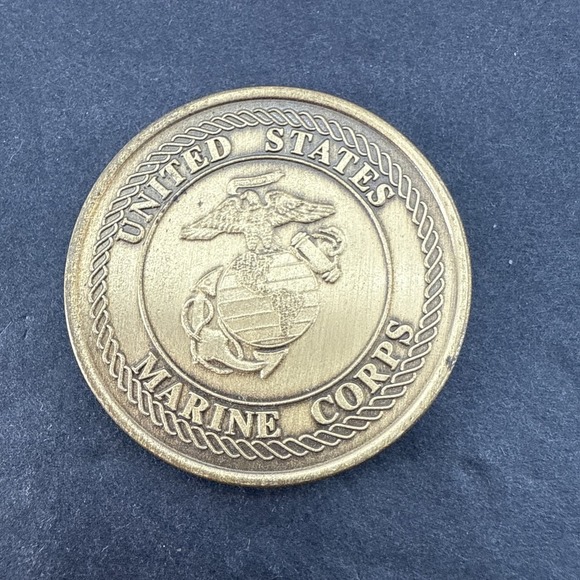 MARINE CORPS 3RD MARINE DIVISION CHALLENGE COIN - Picture 2 of 3